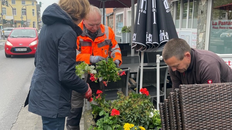 CDU Rheinban bepflanzt Blumenkübel
